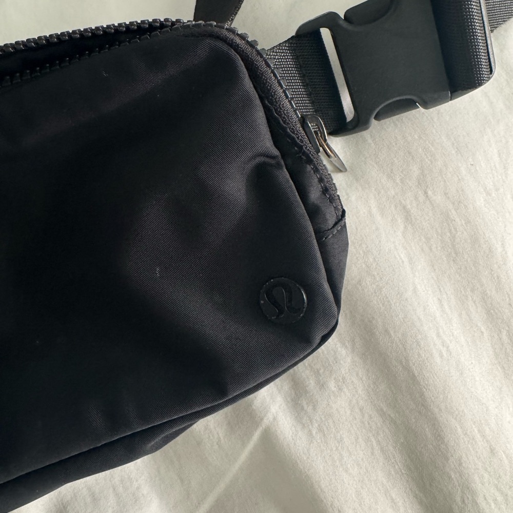 Lululemon Black Crossbody Bag - Picture 2 of 3